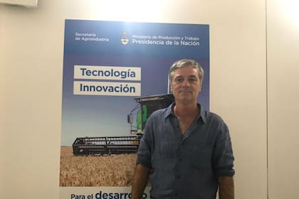 El jefe de Gabinete de la Secretaría de Gobierno de Agroindustria, Santiago del Solar, en el stand en Expoagro