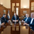 Presión de los gobernadores para retirar los artículos polémicos de discapacidad y evitar recortes en la AUH