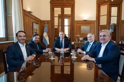 Santilli recibió ayer a Valdés, Sáenz, Jalil y Jaldo en la Casa Rosada