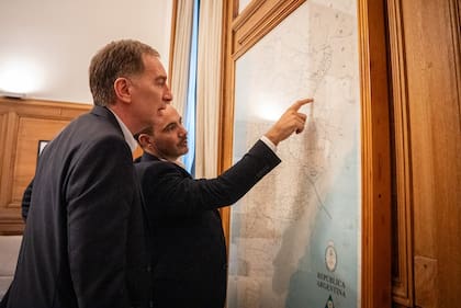 El jefe de Gabinete, Diego Santilli, se reunió en Casa Rosada con el gobernador de Corrientes, Juan Pablo Valdés