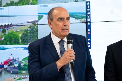 El jefe de Gabinete, Guillermo Francos, durante el anuncio de llamado a licitación de la Hidrovía.