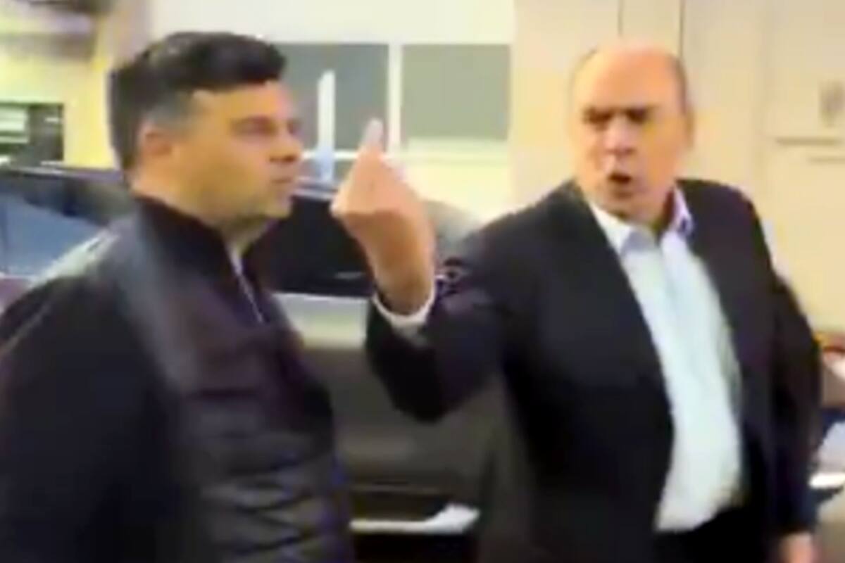 El jefe de Gabinete, Guillermo Francos, le hizo "fuck you" a un hombre que lo insultó durante la visita de Javier Milei a Mar del Plata