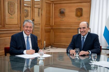 El jefe de Gabinete, Guillermo Francos mantuvo hoy en Casa Rosada reuniones con los gobernadores de Córdoba, Martín Llaryora; de Chubut, Ignacio Torres; y de Neuquén, Rolando Figueroa; con quienes dialogó sobre diversas temáticas ligadas al desarrollo productivo de cada provincia