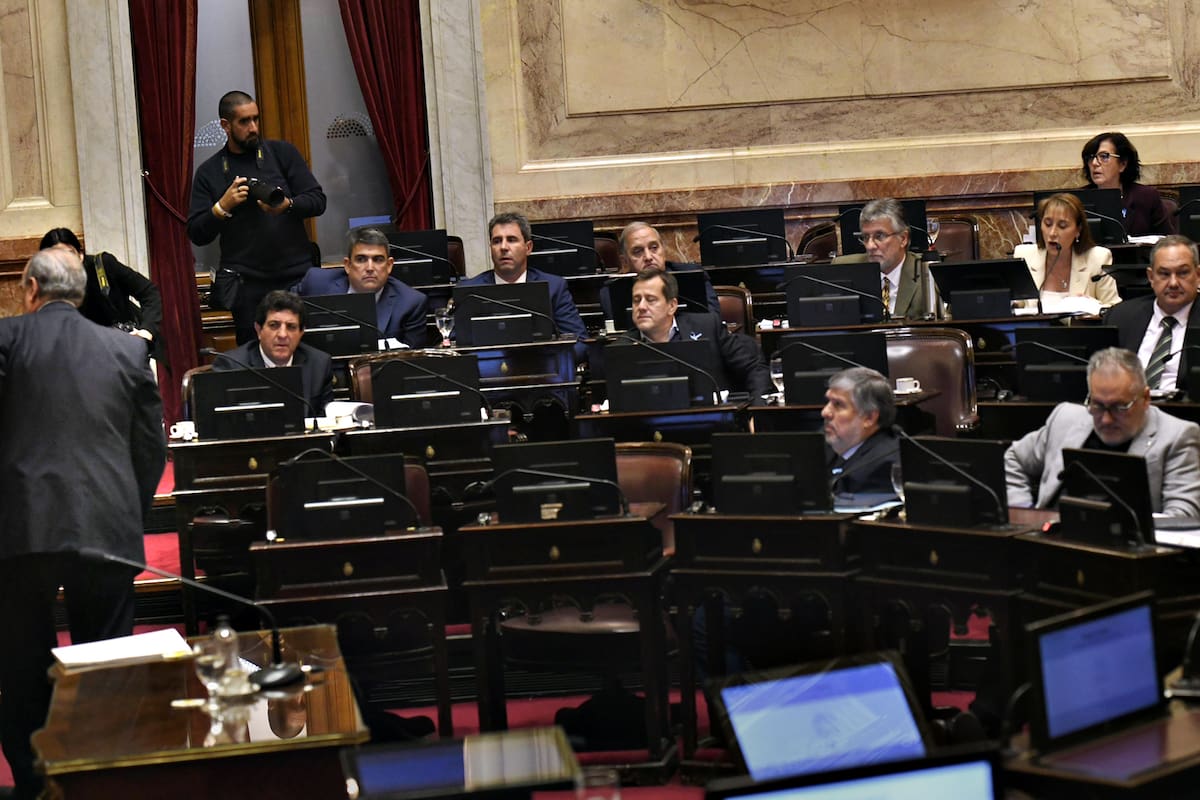 El jefe de Gabinete, Guillermo Francos, se retiró del recinto del Senado