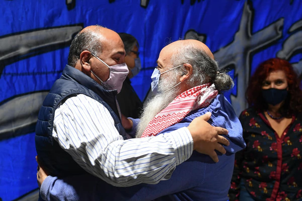 El jefe de Gabinete, Juan Manzur, junto a Emilio Pérsico, el sábado último
