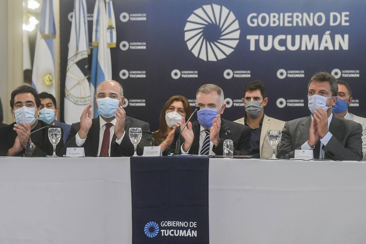 El jefe de Gabinete Juan Manzur junto al vicegobernador Jaldo y Sergio Massa en Tucumán