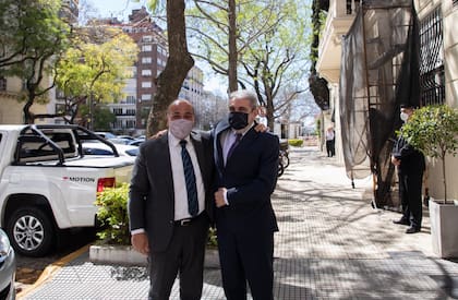 El jefe de Gabinete, Juan Manzur, y el ministro Aníbal Fernández, as de espadas y as de bastos del Gobierno