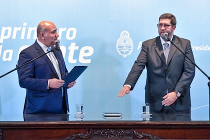 El jefe de Gabinete, Juan Manzur, y el nuevo vicejefe de Gabinete, Juan Manuel Olmos