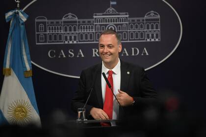 El jefe de Gabinete llevará adelante la gestión durante la ausencia del Presidente
