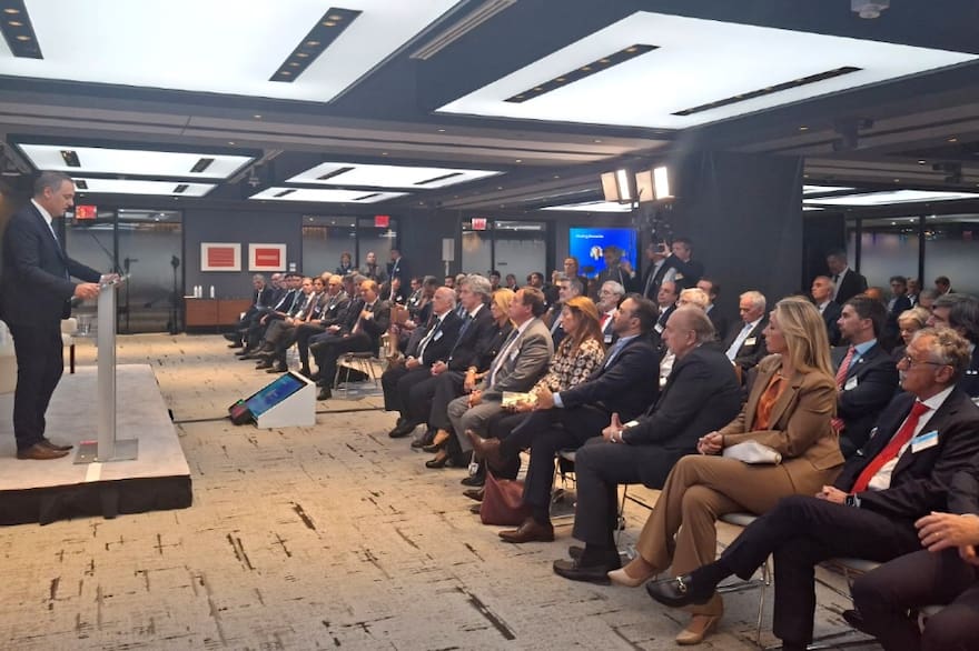 Manuel Adorni cerró el Argentina Week con críticas a los medios y un pedido a los empresarios Manuel Adorni cerró el Argentina Week con críticas a los medios y un pedido a los empresarios
