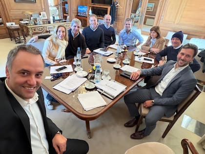 El jefe de Gabinete, Manuel Adorni, encabezó el martes último una reunión de la mesa política del Gobierno en la Casa Rosada