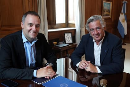 El jefe de Gabinete, Manuel Adorni, mantuvo una reunión con el presidente de la Sociedad Rural, Nicolás Pino, en la Casa Rosada