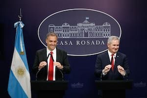 El jefe de Gabinete, Manuel Adorni, y el canciller Pablo Quirno