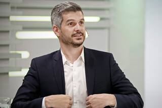 Tras su exclusión autoimpuesta, Marcos Peña reapareció con nuevo proyecto