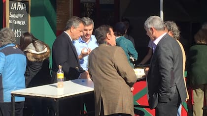 El jefe de Gabinete, Marcos Peña recorrió la Rural junto al ministro de Agroindustria, Ricardo Buryaile y el presidente de la Rural, Luis Miguel Etchevehere