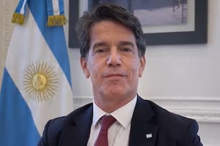 El jefe de Gabinete habló por primera vez "en público" e invitó a seguir su presentación de mañana en el Senado