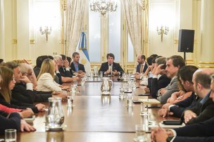 El jefe de Gabinete, Nicolás Posse, encabeza la reunión con legisladores libertarios.