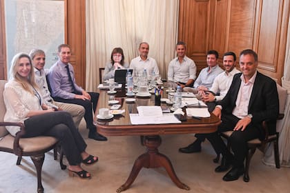 El jefe de Gabinete recibe a los integrantes de la mesa política