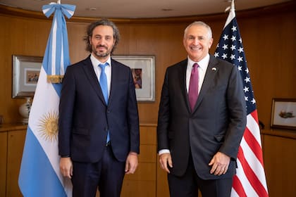 El jefe de Gabinete Santiago Cafiero y el embajador de Estados Unidos en la Argentina, Marc Stanley