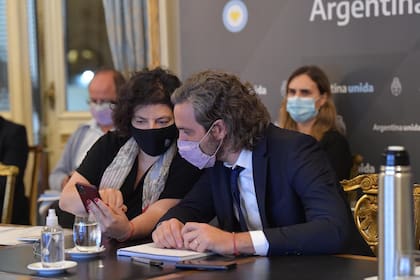 El jefe de Gabinete, Santiago Cafiero, y la ministra de Salud, Carla Vizzotti, se reunieron con expertos y especialistas