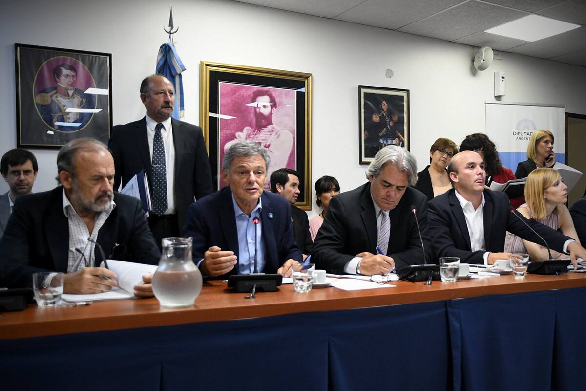 El jefe de Gabinete y el ministro de Producción recibirán el lunes a los directivos de la UIA, luego de los fuertes cruces por los problemas de competitividad y el nivel de los precios
