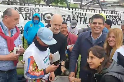 El jefe de gobierno Horacio Rodriguez Larreta tocó el bombo en Malvinas Argentinas con el candidato a concejal Lucas Aparicio