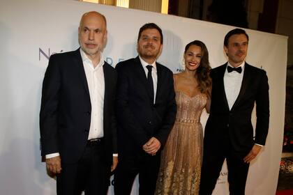 El jefe de gobierno porteño, Horacio Rodríguez Larreta, Emmanuel Ferrario, Carolina "Pampita" Ardohain y Roberto García Moritán.