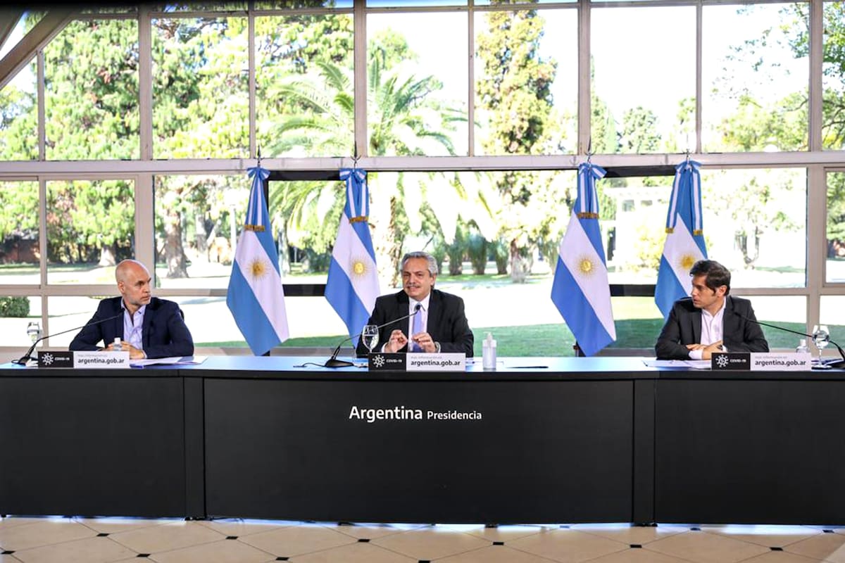 El jefe de gobierno porteño, Horacio Rodríguez Larreta, el presidente Alberto Fernández y el gobernador Axel Kicillof, dieron a conocer hoy, con un mensaje grabado, la nueva fase de cuarentena