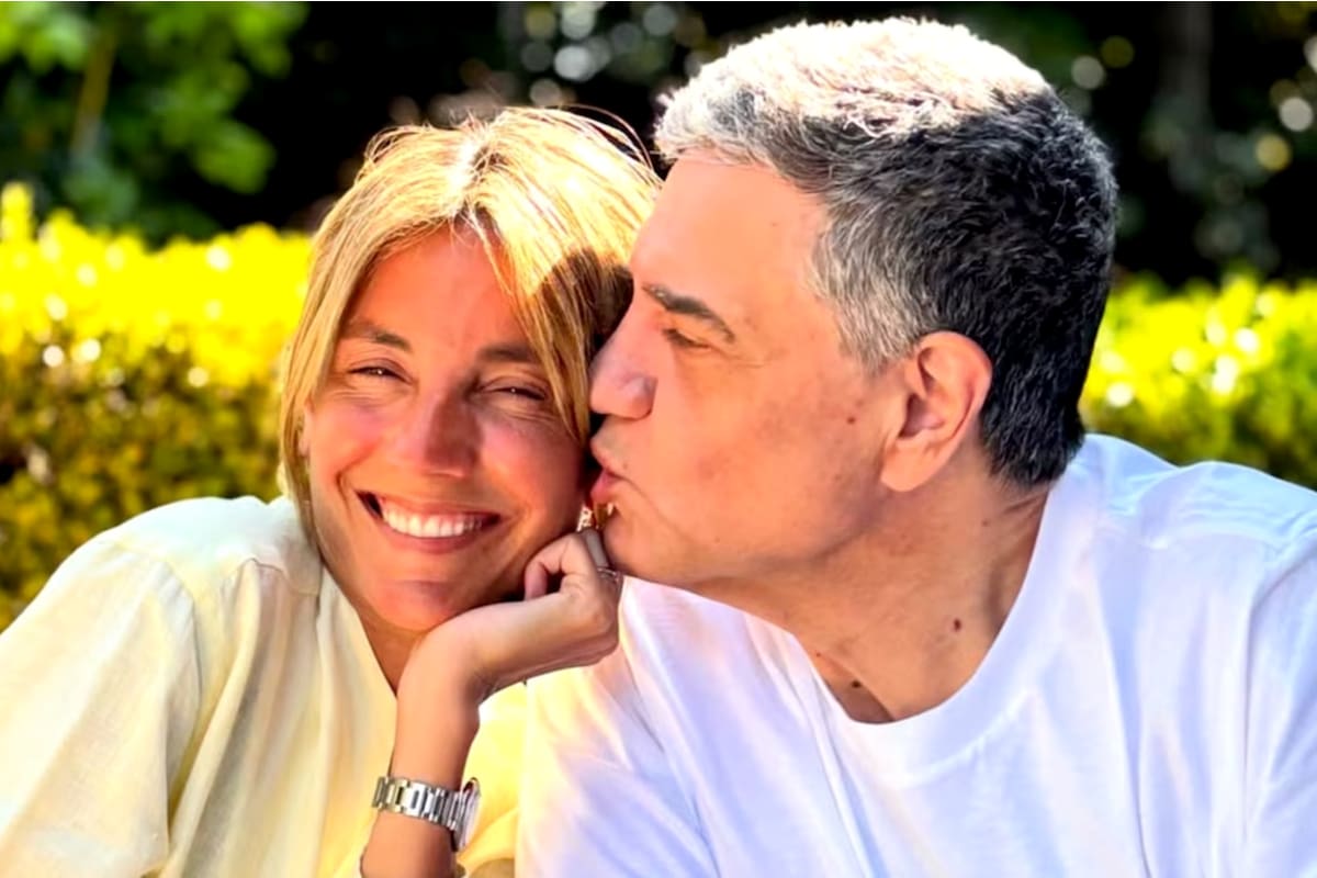 El jefe de Gobierno porteño Jorge Macri junto a su esposa, la conductora de televisión María Belén Ludueña