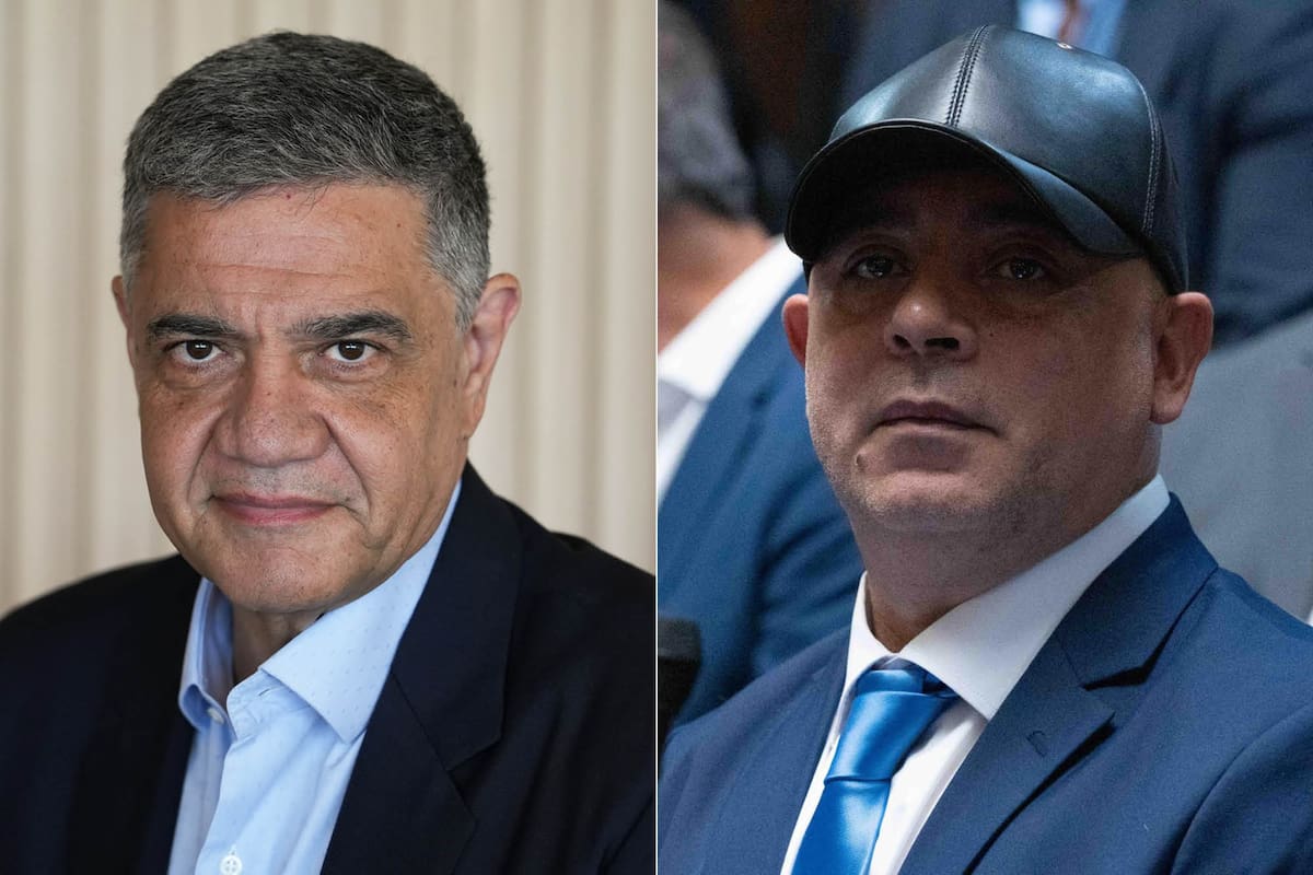 El jefe de Gobierno porteño, Jorge Macri, junto al legislador de Unión por la Patria (UxP), Alejandro "Pitu" Salvatierra