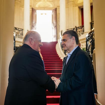 El jefe de gobierno porteño, Jorge Macri, y el nuncio apostólico Michael Wallace Banach