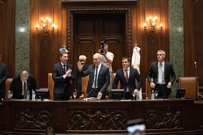 El jefe de gobierno prestó juramento ante la Legislatura porteña y llamó al diálogo con el nuevo presidente