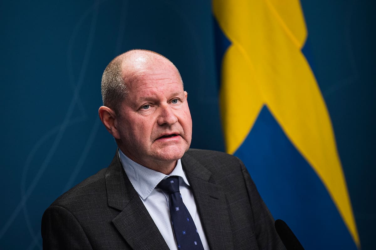 El jefe de la agencia sueca de Protección Civil, Dan Eliasson, dimitió a su puesto luego de ser criticado por viajar a España durante las fiestas de fin de año