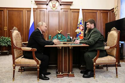 El Jefe de la República de Chechena, Ramzan Kadyrov, junto al presidente ruso Vladimir Putin. Fuente: Cuenta de X de Ramzan Kadyrov