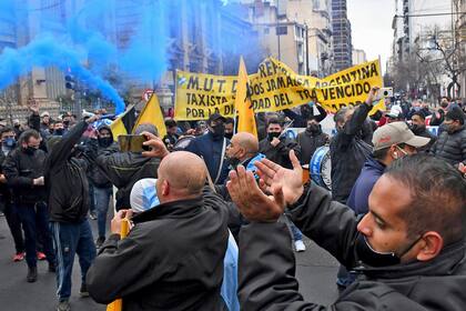 El jefe de la UTA, Roberto Fernández, dijo que los gobernadores utilizan los fondos nacionales para otros fines; podría haber un paro nacional