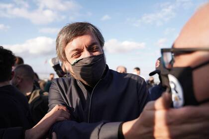 El jefe de los diputados del FdT, Máximo Kirchner, esta tarde durante un acto de campaña en Cañuelas.