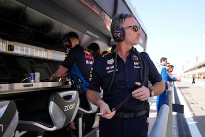 El jefe de Red Bull Christian Horner durante la primera sesión de prácticas previo al Gran Premio de Baréin de la Fórmula Uno
