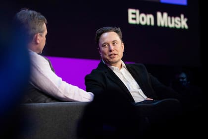 El jefe de Tesla, Elon Musk, hablando con el director de TED, Chris Anderson, en la conferencia TED2022: A New Era, en Vancouver, Canadá, el 14 de abril.