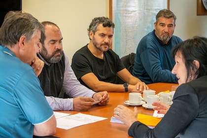 El jefe del distrito 23 de Vialidad Nacional Paulo Croppi, junto a Rubén Borquez y el secretario de Cultura Adriel Ramos y la secretaria de Igualdad e Integración, Jazmin Macchiavelli