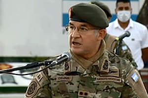 El jefe del Ejército, general Agustín H. Cejas, y el vicegobernador de Formosa, Eber Solís, rinden homenaje a militares caídos por un ataque de Montoneros