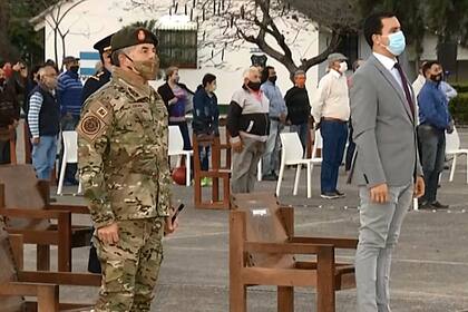 El jefe del Ejército, general Agustín H. Cejas, y el vicegobernador de Formosa, Eber Solís, rinden homenaje a militares caídos por un ataque de Montoneros