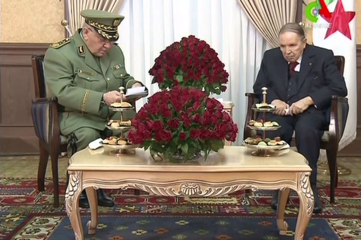 El jefe del ejército, hasta hora uno de los hombres más fieles del presidente argelino pidió hoy su inhabilitación