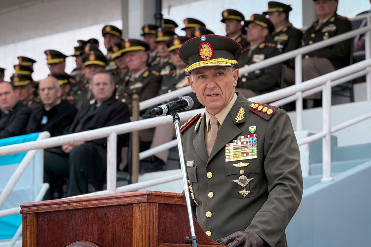 El jefe del Ejército, teniente general Oscar Santiago Zarich, en el acto por el día de la fuerza militar