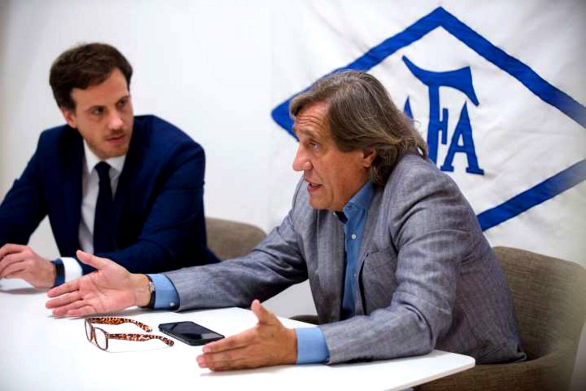 El jefe médico de la AFA, Donato Villani, argumentó que la posibilidad de contagio en el fútbol es “0,1%”. "Denme una explicación lógica", para suspender el fútbol.