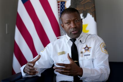 El jefe policial de Chicago, Larry Snelling, participó de la conferencia de prensa del lunes