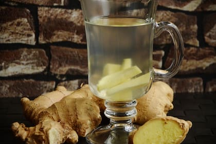 El jengibre es uno de los ingredientes con altas propiedades desinflamatorias y resulta idea tomarlo como infusión