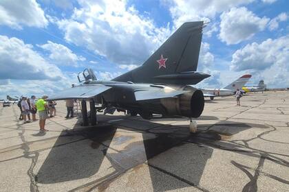 El jet de combate modelo MiG-23, que se estrelló en Michigan, era una aeronave de fabricación rusa en retiro