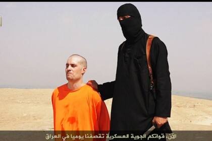 El jihadista "John" de Estado Islámico, antes de ejecutar al periodista James Foley