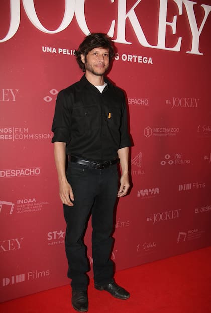 El jockey es la octava película de Luis Ortega, que anteriormente presentó Caja negra (2002), Monoblock (2005), Los santos sucios (2009), Verano maldito (2011), Dromómanos (2012), Lulu (2014), El ángel (2018)