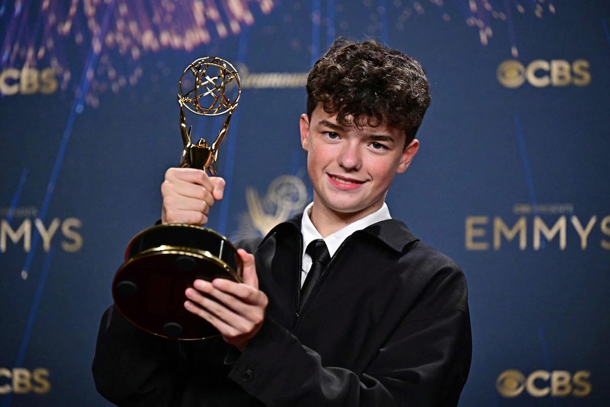 El joven actor británico Owen Cooper, protagonista de la miniserie Adolescencia, hizo historia en la ceremonia de los premios Emmy